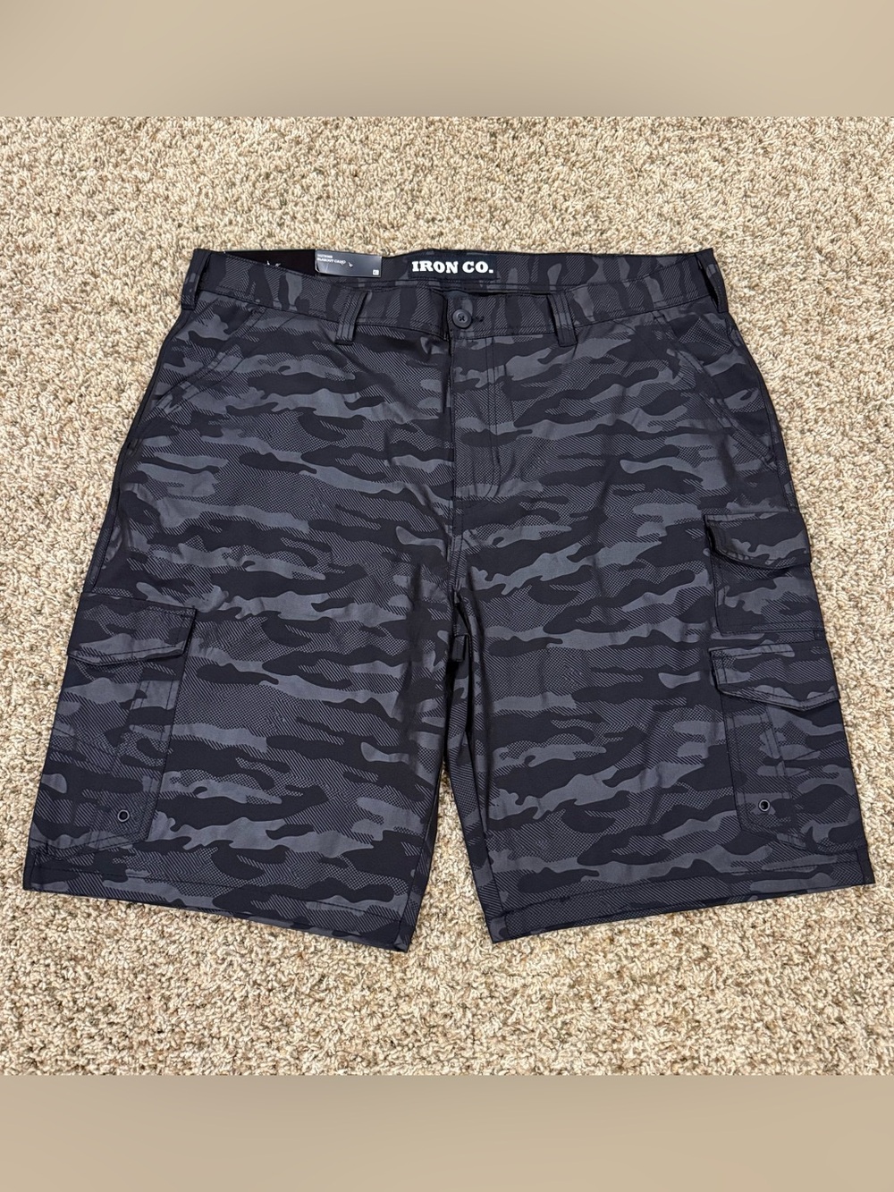 New Iron Co Mens Hybrid Cargo Shorts 40 x 11 Black Out Camouflage Stretch